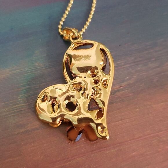 NWT Gorgeous Asymmetrical Heart Shaped Sparkly Pendant Necklace - Picture 7 of 8